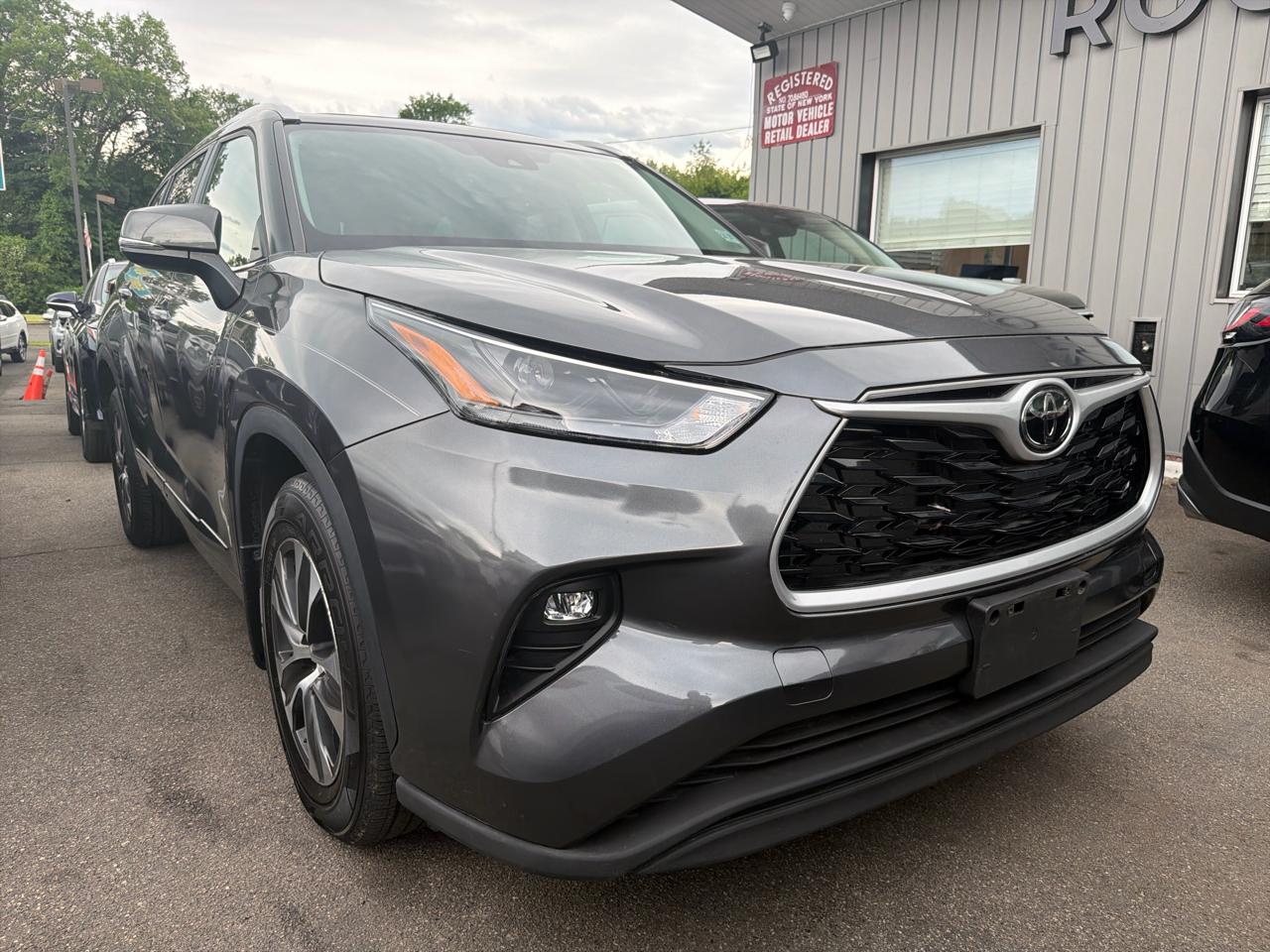 Toyota Highlander Platinum AWD (Natl) 2023