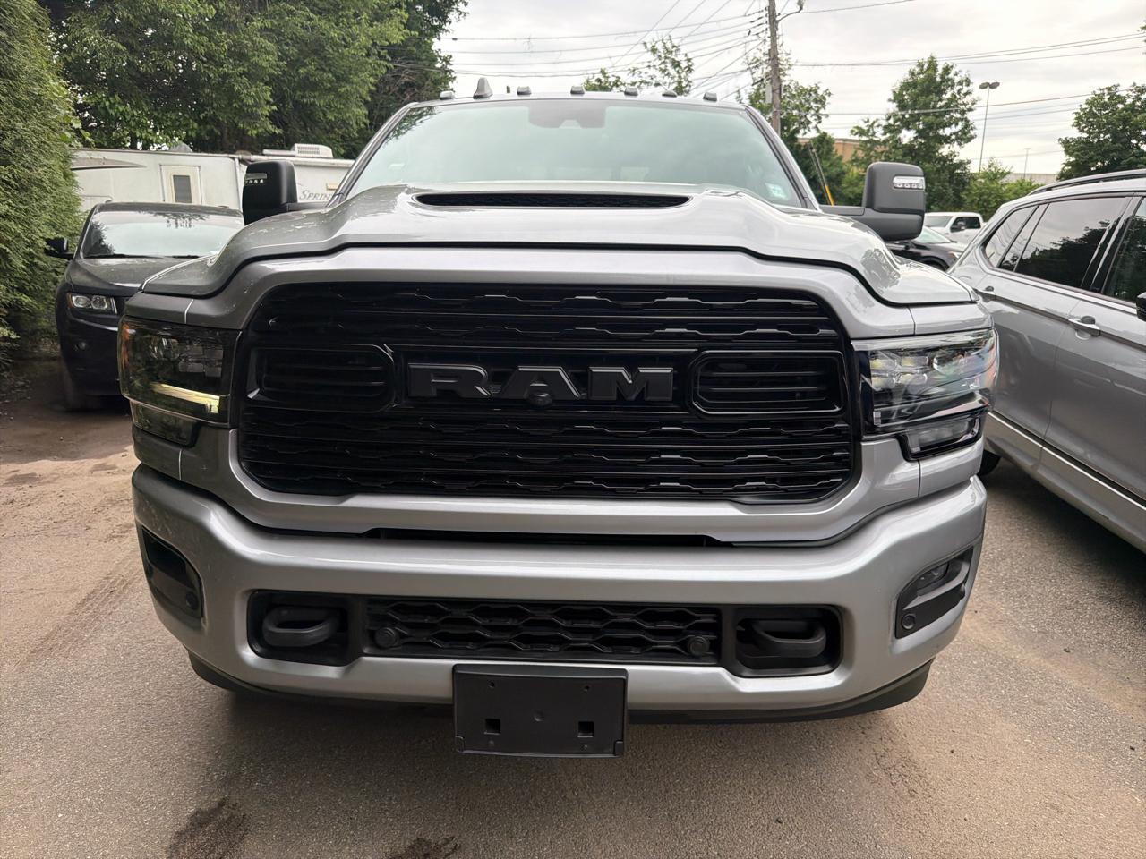 RAM 3500 Limited 4x4 Crew Cab 8' Box 2024