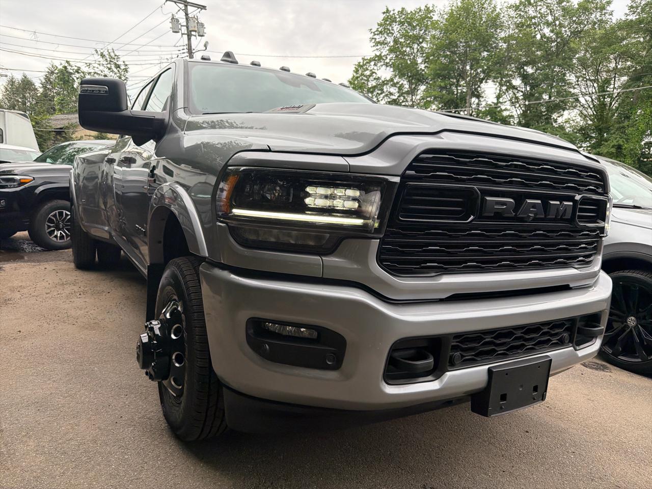 RAM 3500 Limited 4x4 Crew Cab 8' Box 2024