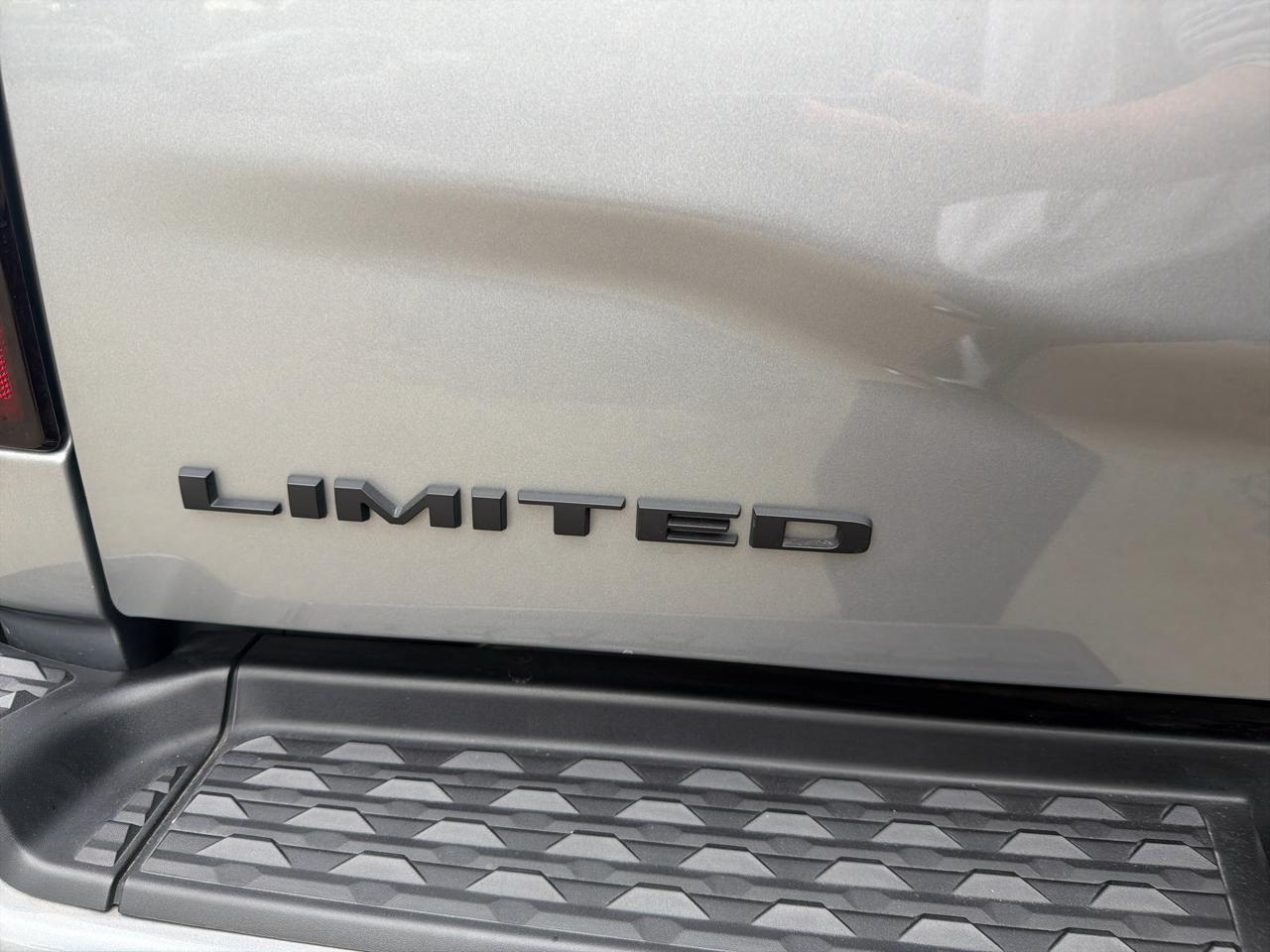 RAM 3500 Limited 4x4 Crew Cab 8' Box 2024