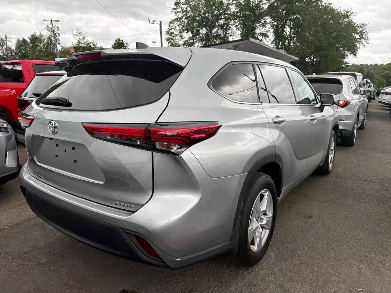 Toyota Highlander LE AWD (Natl) 2022