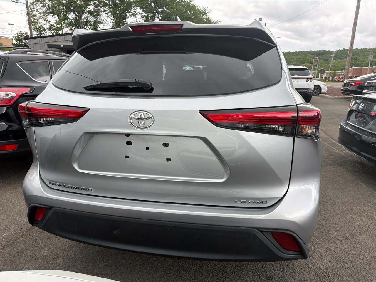 Toyota Highlander LE AWD (Natl) 2022