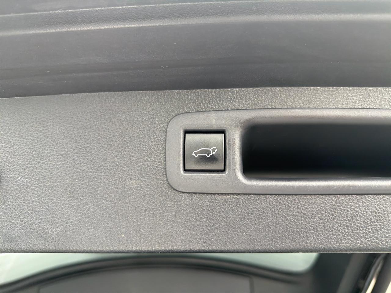 Toyota Highlander LE AWD (Natl) 2022