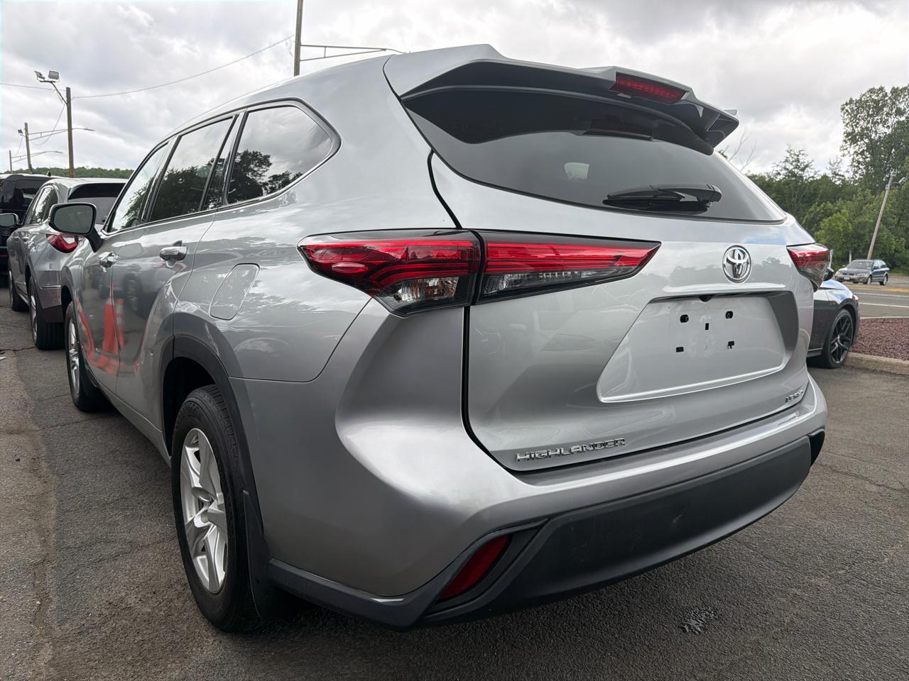 Toyota Highlander LE AWD (Natl) 2022