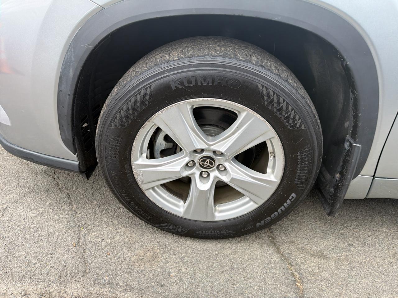 Toyota Highlander LE AWD (Natl) 2022
