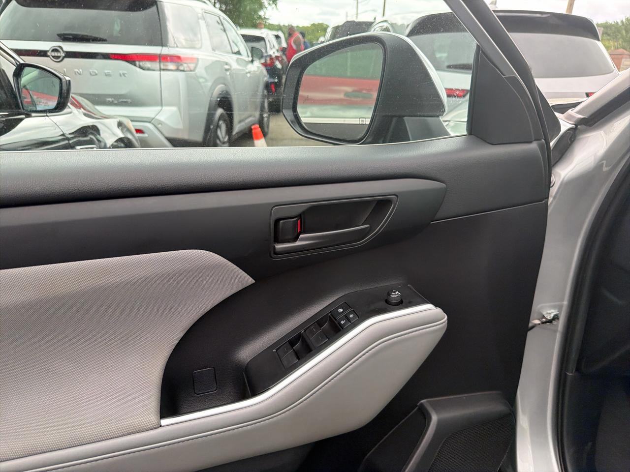 Toyota Highlander LE AWD (Natl) 2022