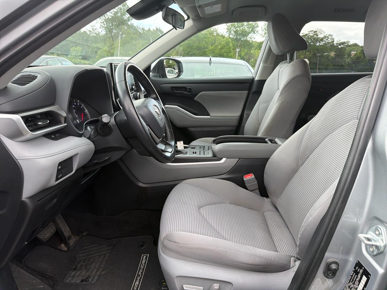 Toyota Highlander LE AWD (Natl) 2022