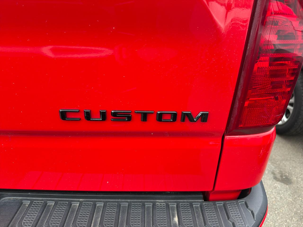 Chevrolet Silverado 1500 4WD Crew Cab 147" Custom 2024