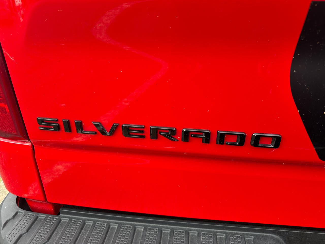 Chevrolet Silverado 1500 4WD Crew Cab 147" Custom 2024