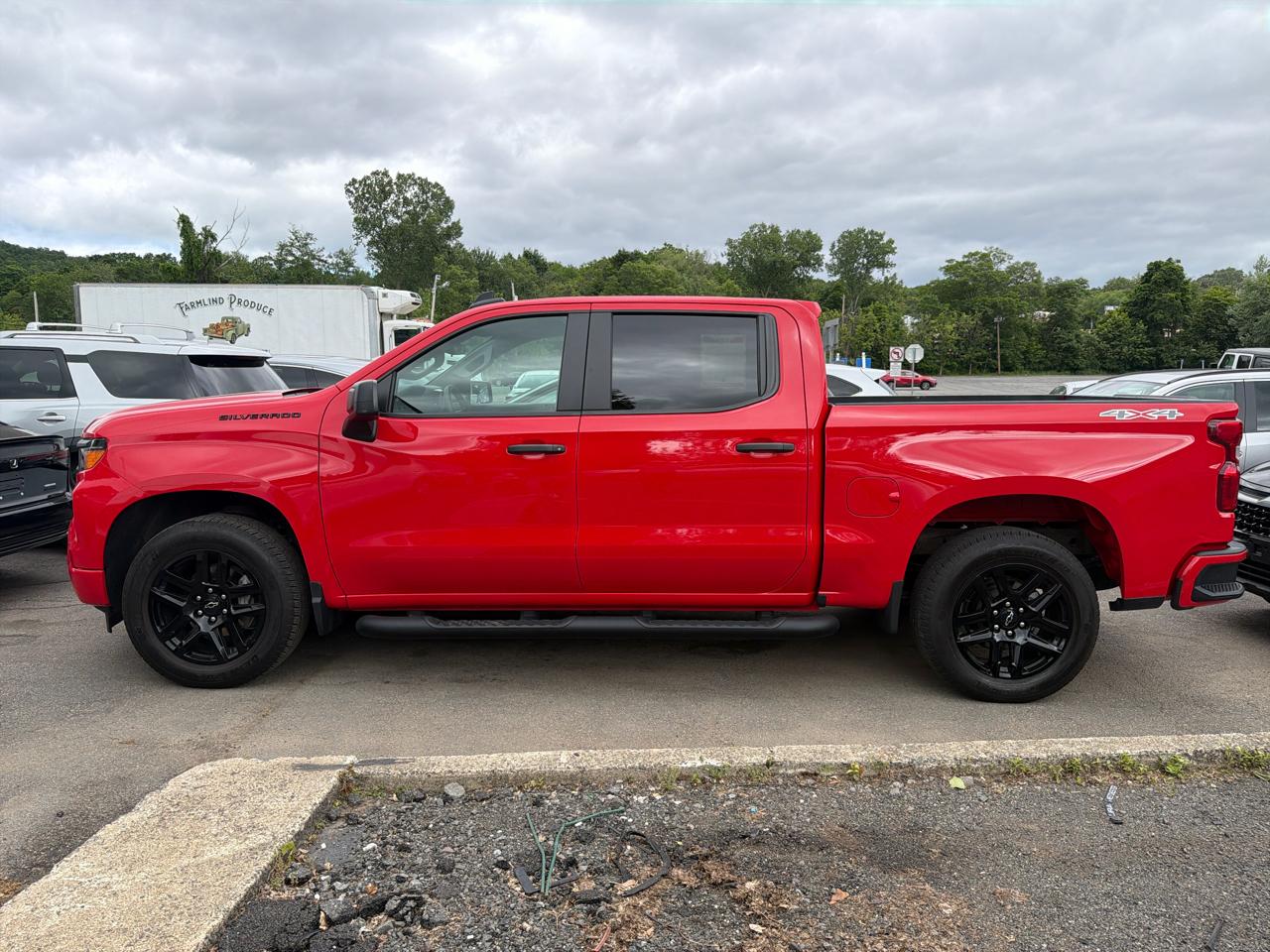 Chevrolet Silverado 1500 4WD Crew Cab 147" Custom 2024