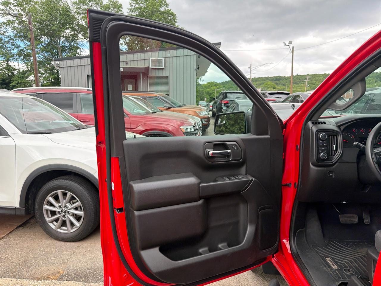 Chevrolet Silverado 1500 4WD Crew Cab 147" Custom 2024