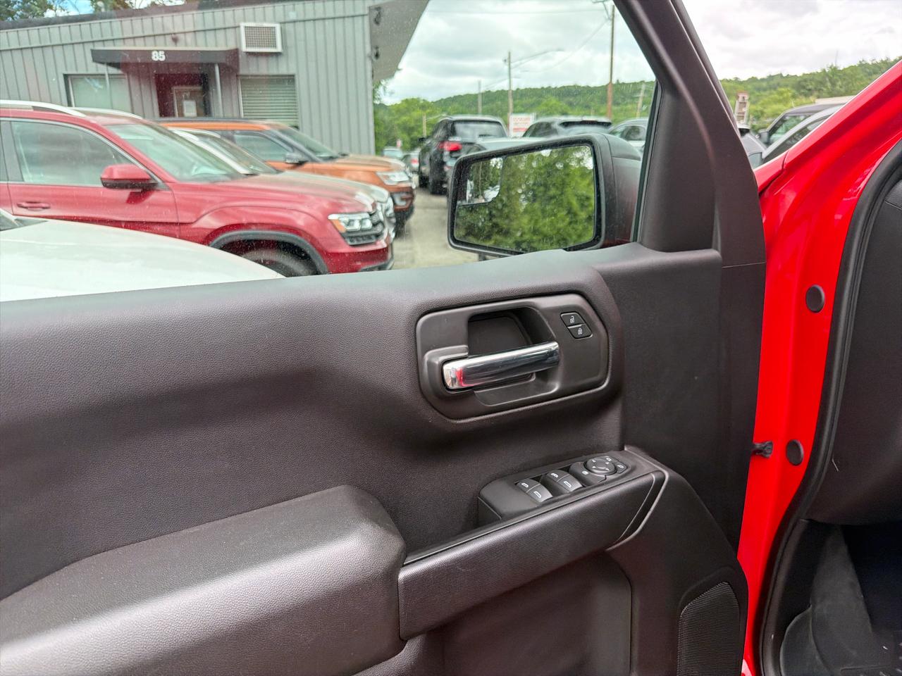 Chevrolet Silverado 1500 4WD Crew Cab 147" Custom 2024