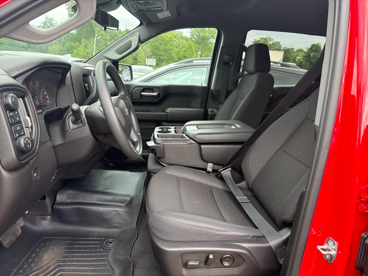 Chevrolet Silverado 1500 4WD Crew Cab 147" Custom 2024