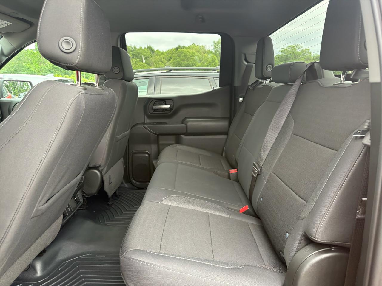 Chevrolet Silverado 1500 4WD Crew Cab 147" Custom 2024
