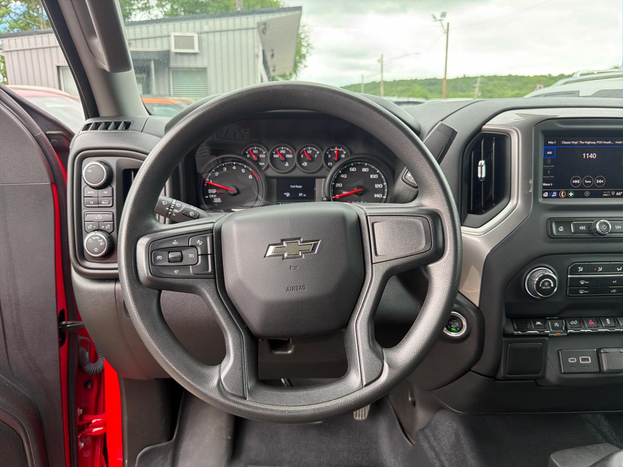 Chevrolet Silverado 1500 4WD Crew Cab 147" Custom 2024