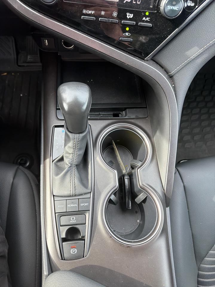 Toyota Camry SE Auto AWD (Natl) 2024