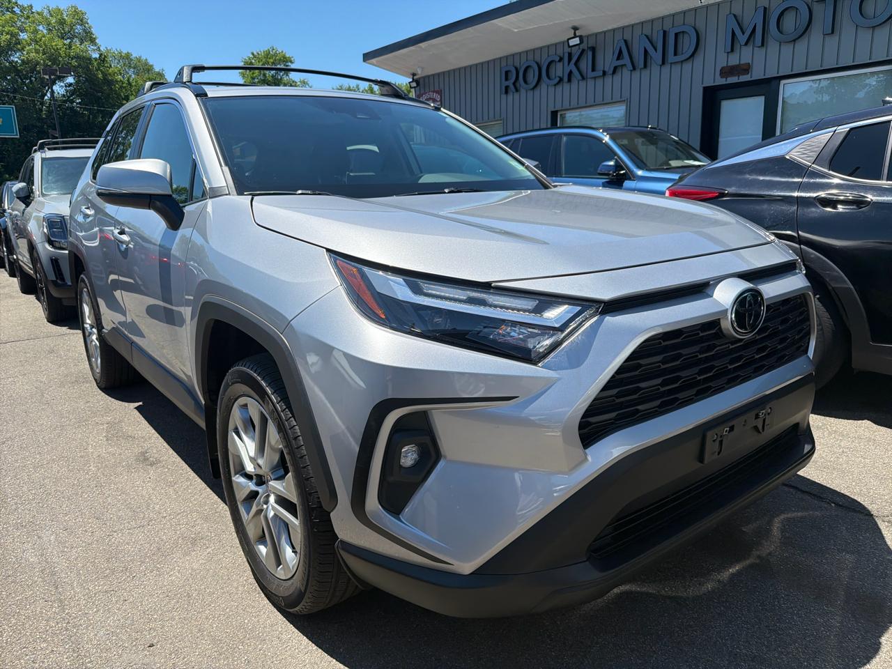 Toyota RAV4 XLE Premium AWD (Natl) 2023