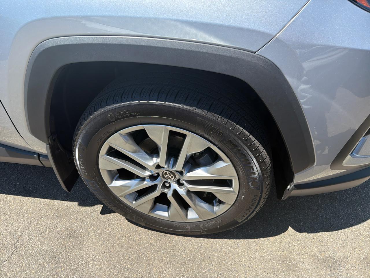 Toyota RAV4 XLE Premium AWD (Natl) 2023