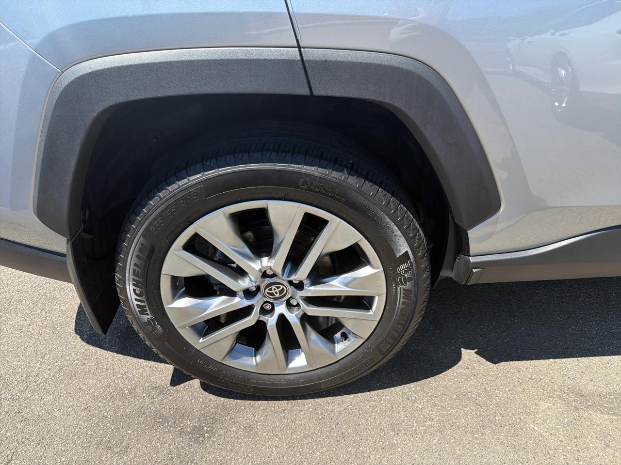 Toyota RAV4 XLE Premium AWD (Natl) 2023