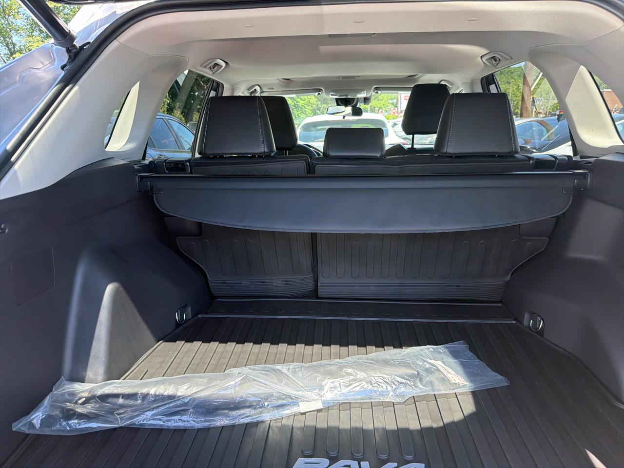 Toyota RAV4 XLE Premium AWD (Natl) 2023