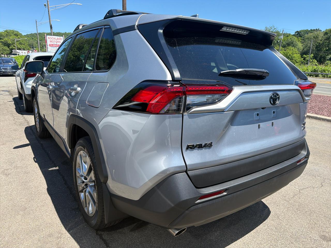 Toyota RAV4 XLE Premium AWD (Natl) 2023