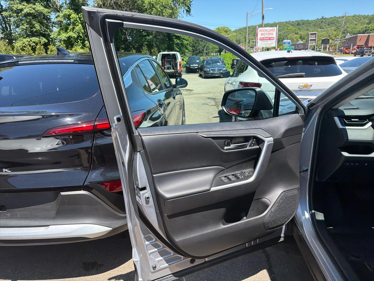 Toyota RAV4 XLE Premium AWD (Natl) 2023