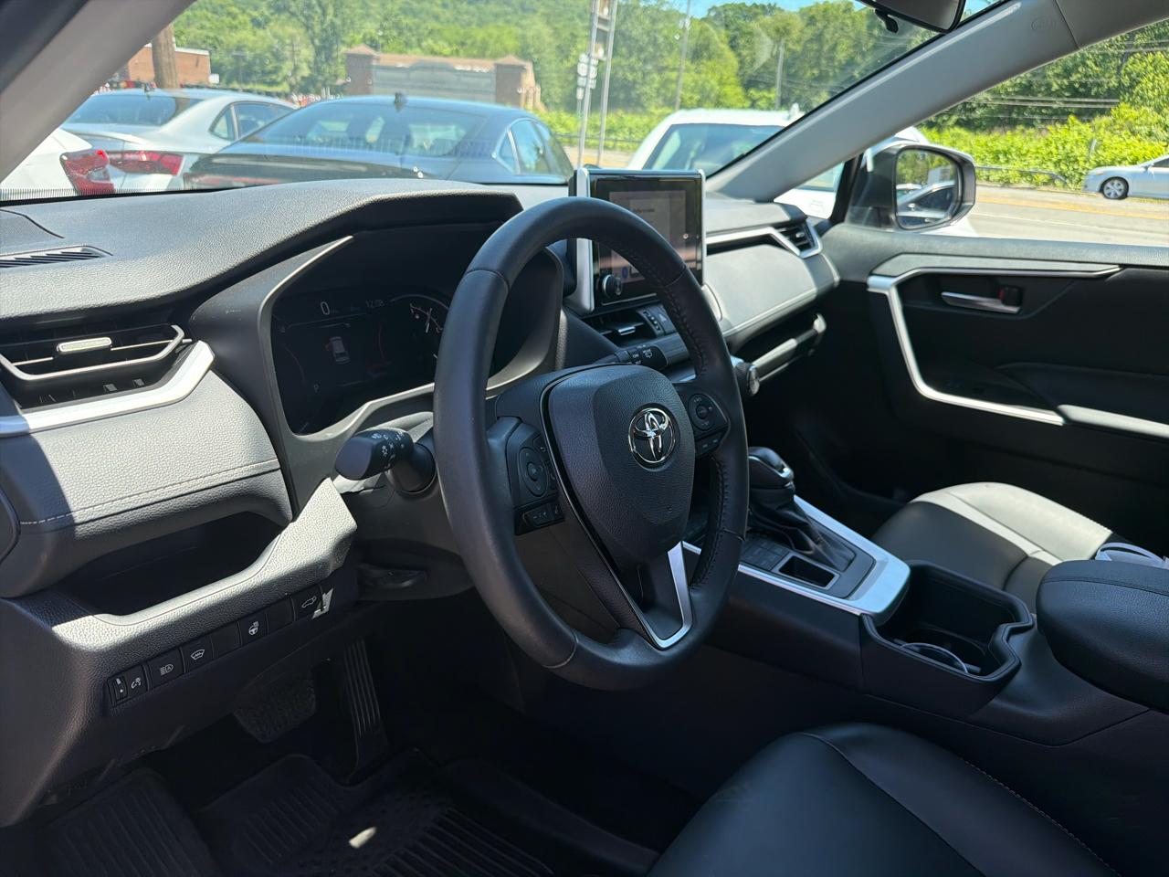 Toyota RAV4 XLE Premium AWD (Natl) 2023
