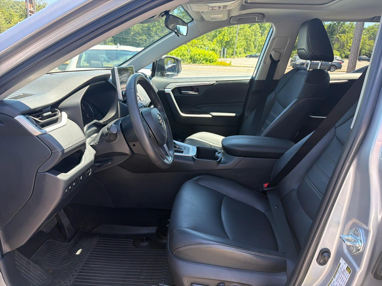 Toyota RAV4 XLE Premium AWD (Natl) 2023