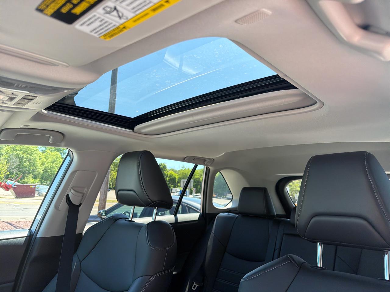 Toyota RAV4 XLE Premium AWD (Natl) 2023