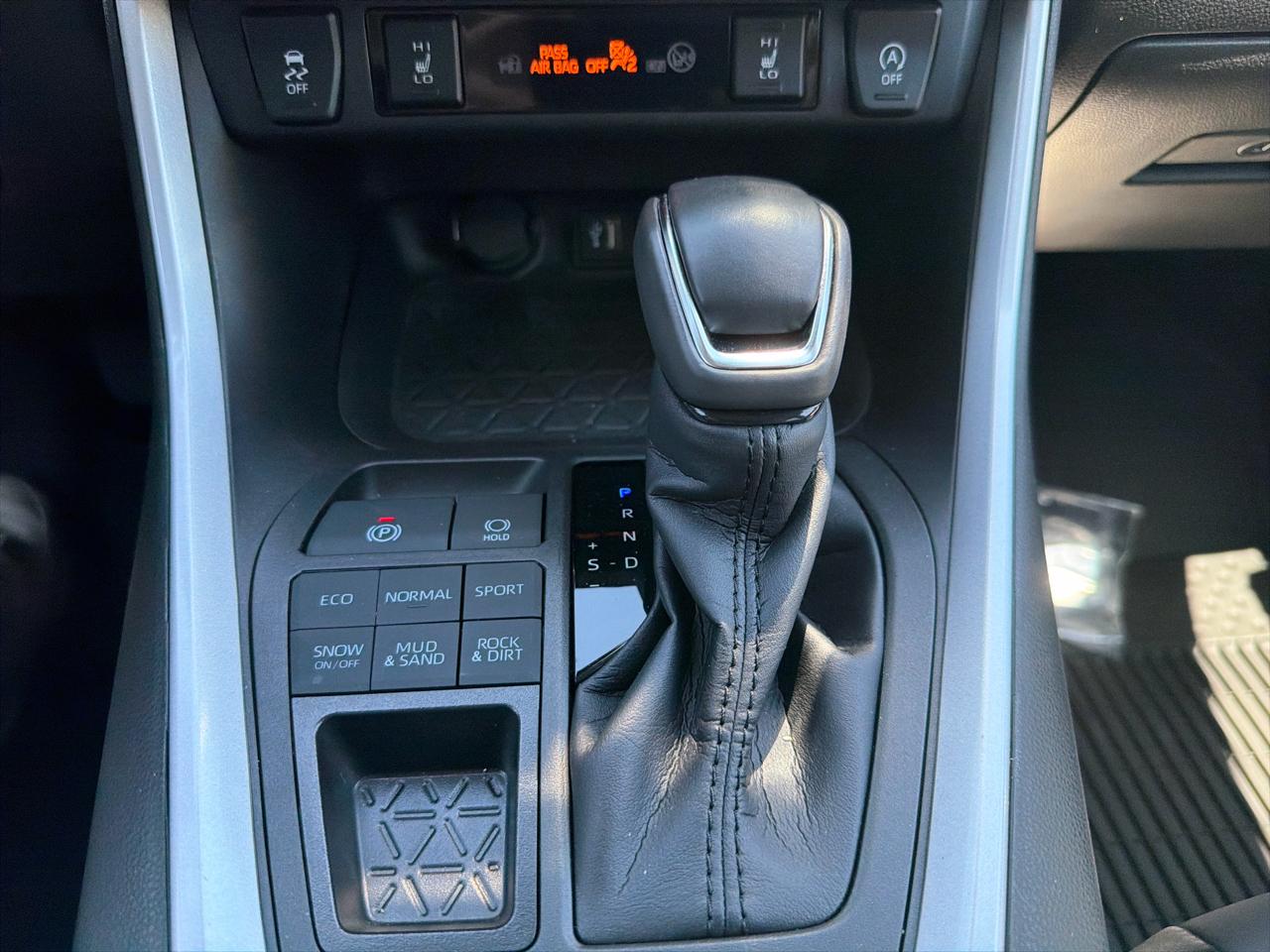 Toyota RAV4 XLE Premium AWD (Natl) 2023