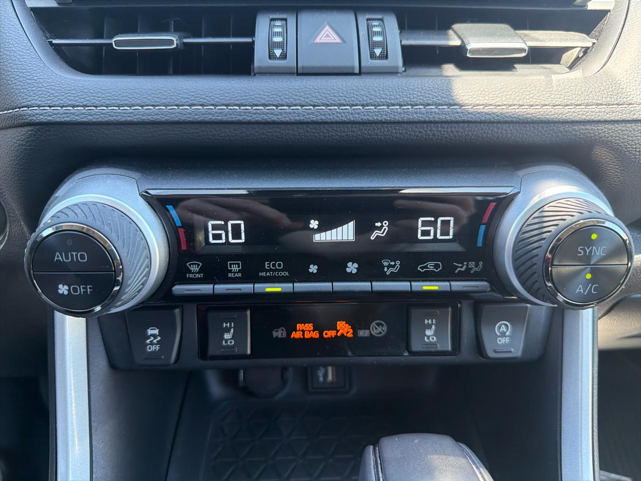 Toyota RAV4 XLE Premium AWD (Natl) 2023