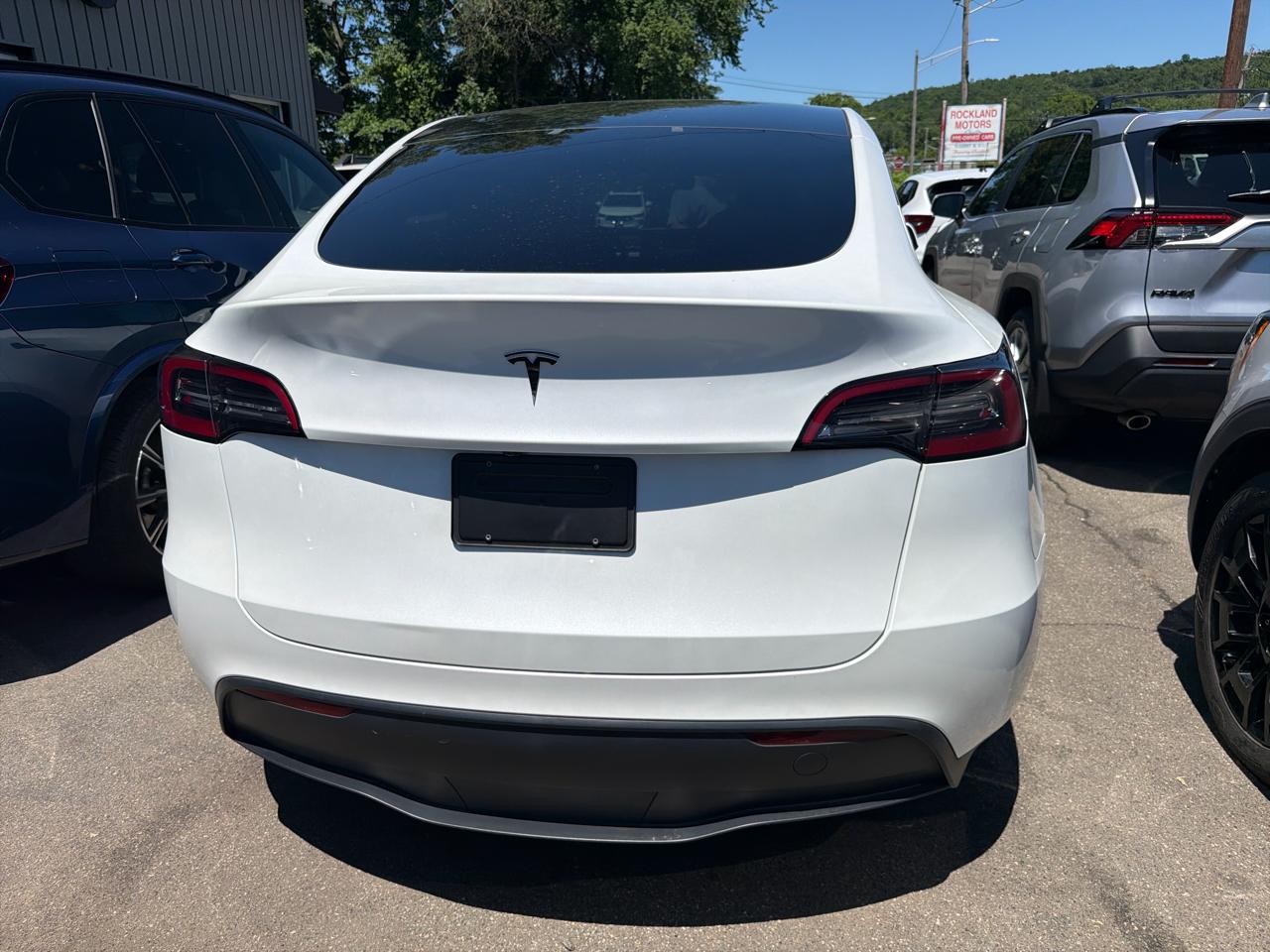 Tesla Model Y RWD *Ltd Avail* 2024