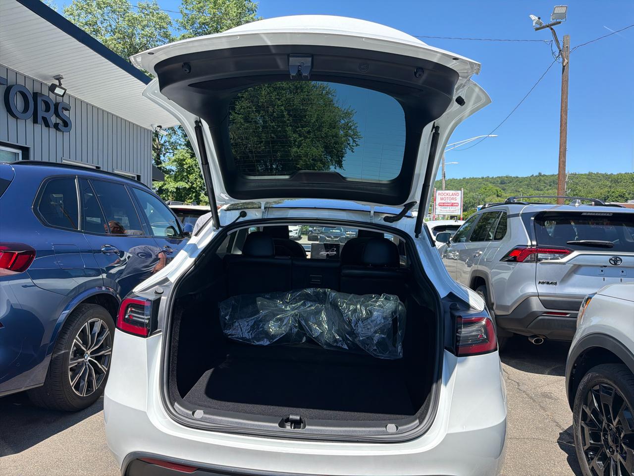 Tesla Model Y RWD *Ltd Avail* 2024