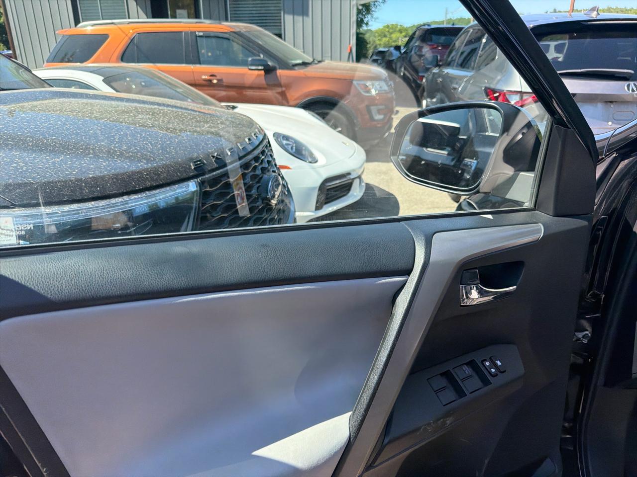 Toyota RAV4 Adventure AWD (Natl) 2018