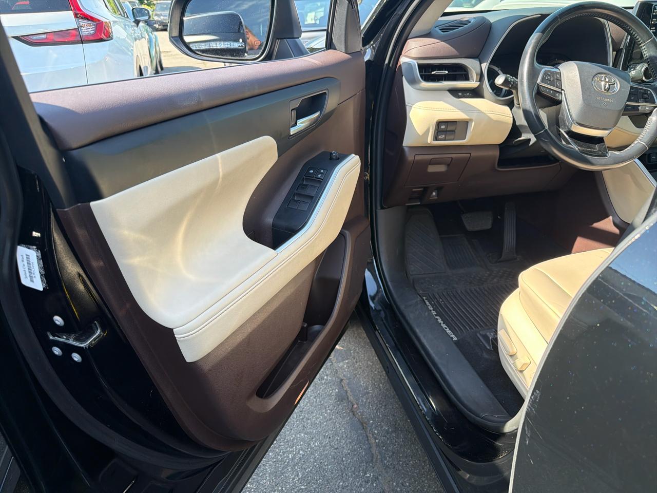 Toyota Highlander Hybrid XLE AWD (Natl) 2020
