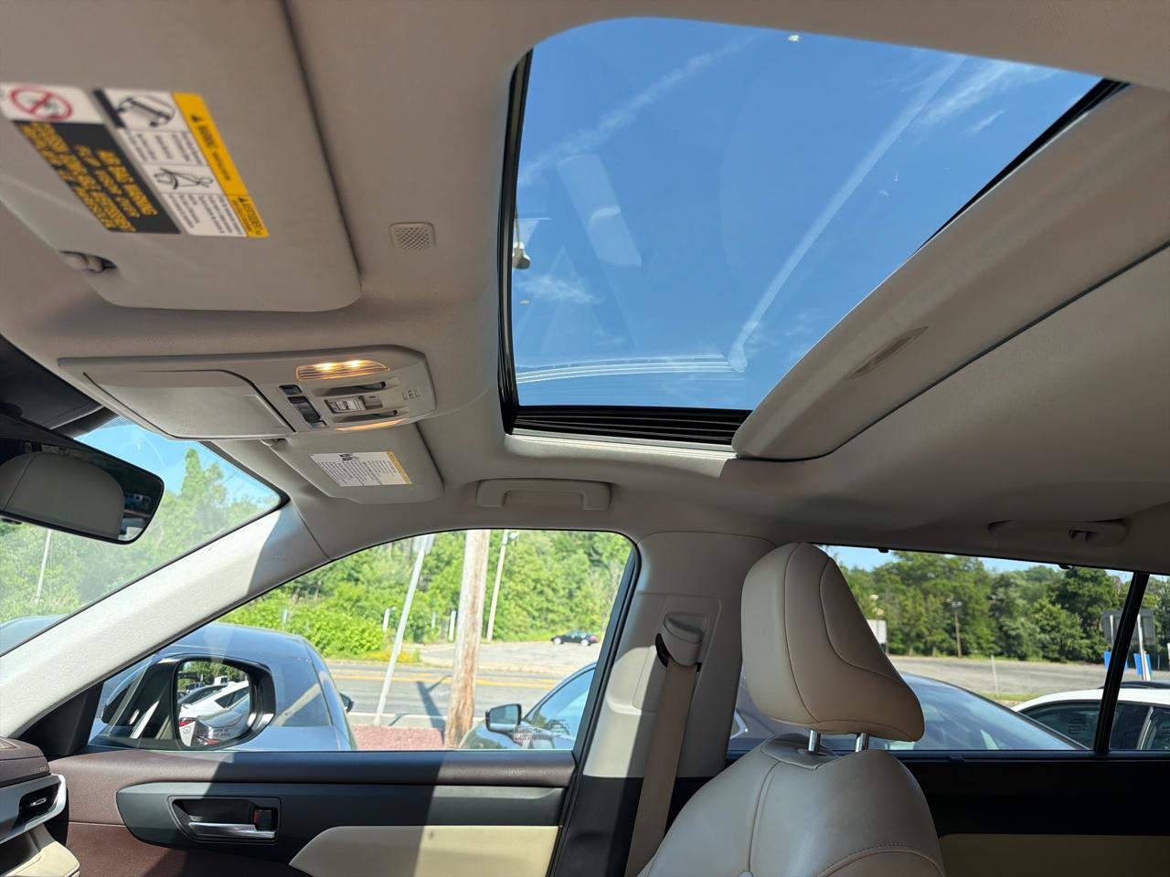 Toyota Highlander Hybrid XLE AWD (Natl) 2020