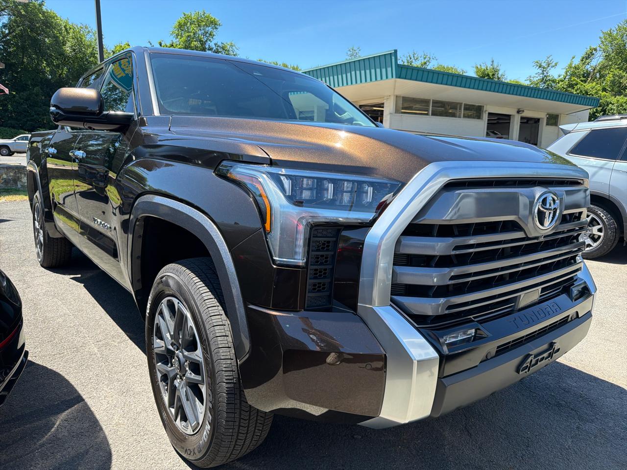 Toyota Tundra 4WD Limited CrewMax 5.5' Bed (Natl) 2023