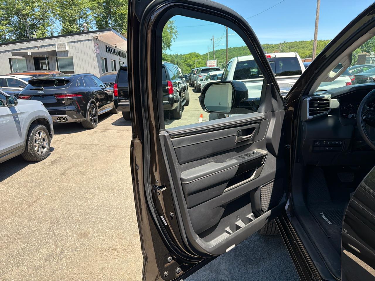 Toyota Tundra 4WD Limited CrewMax 5.5' Bed (Natl) 2023