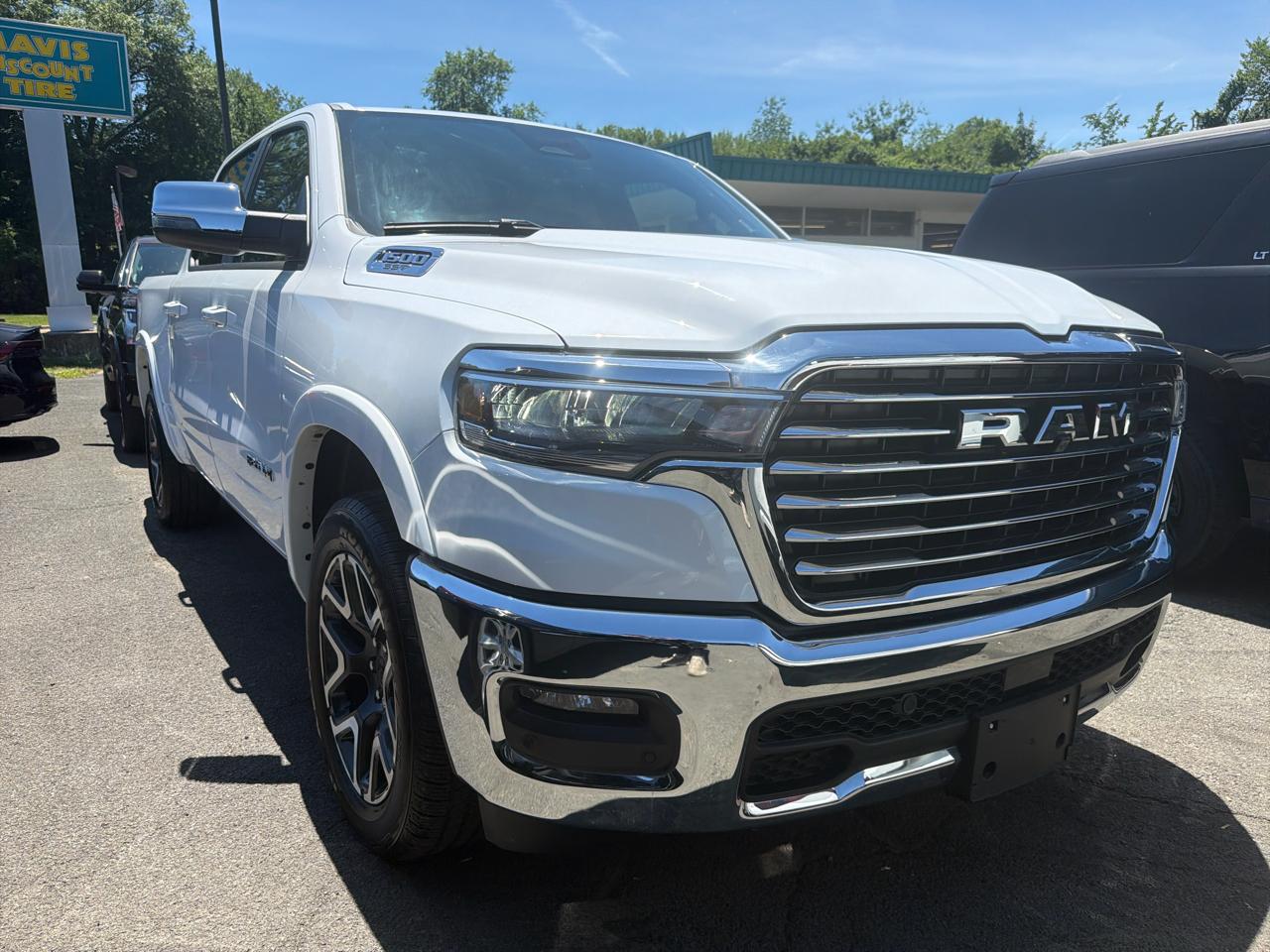 RAM 1500 Laramie 4x4 Crew Cab 5'7" Box 2025