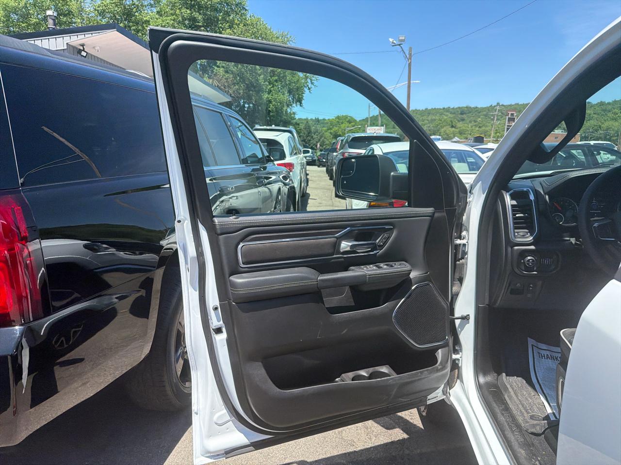 RAM 1500 Laramie 4x4 Crew Cab 5'7" Box 2025