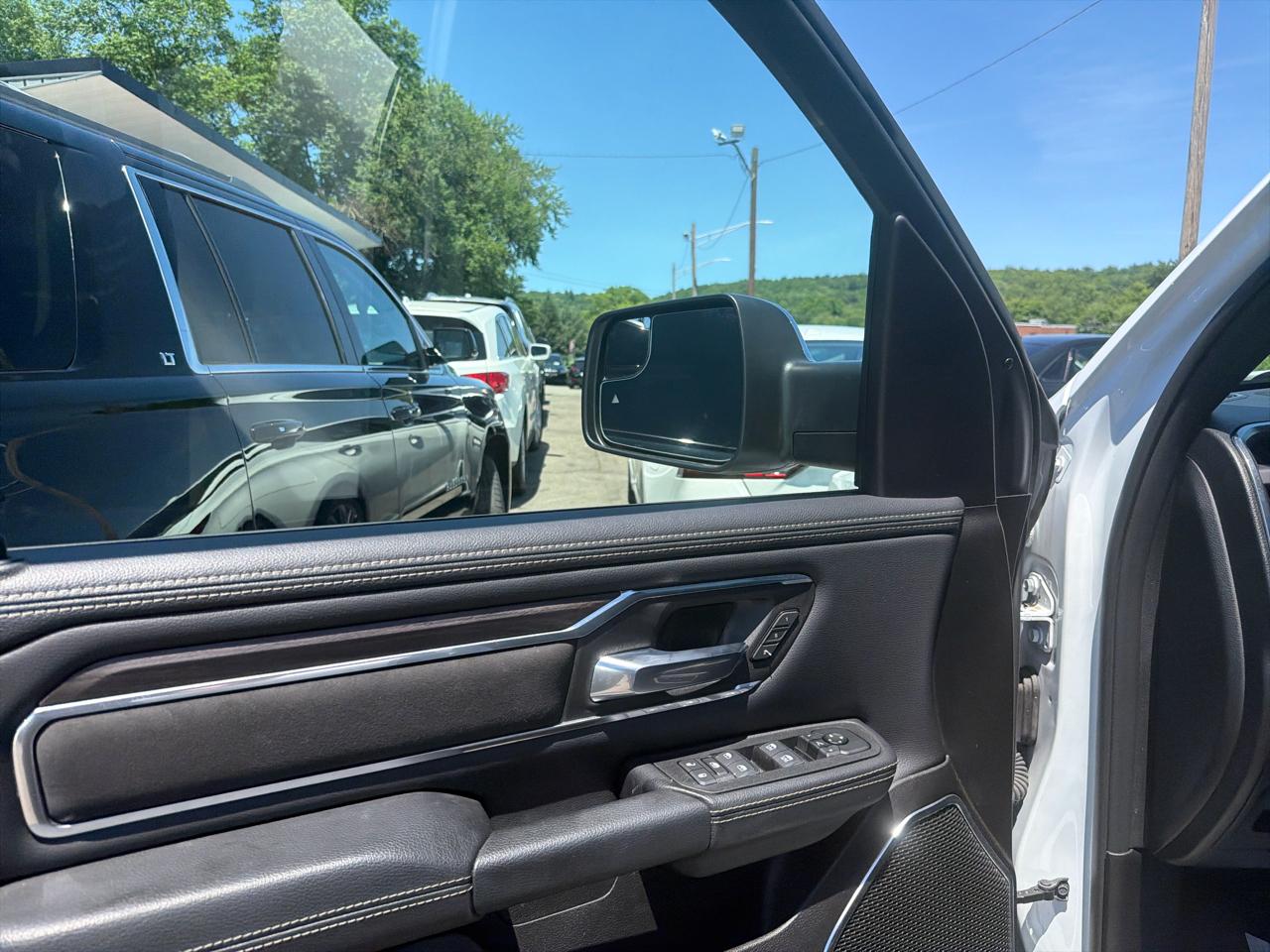RAM 1500 Laramie 4x4 Crew Cab 5'7" Box 2025
