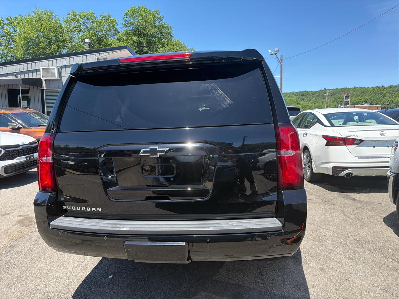 Chevrolet Suburban 4WD 4dr 1500 LT 2018
