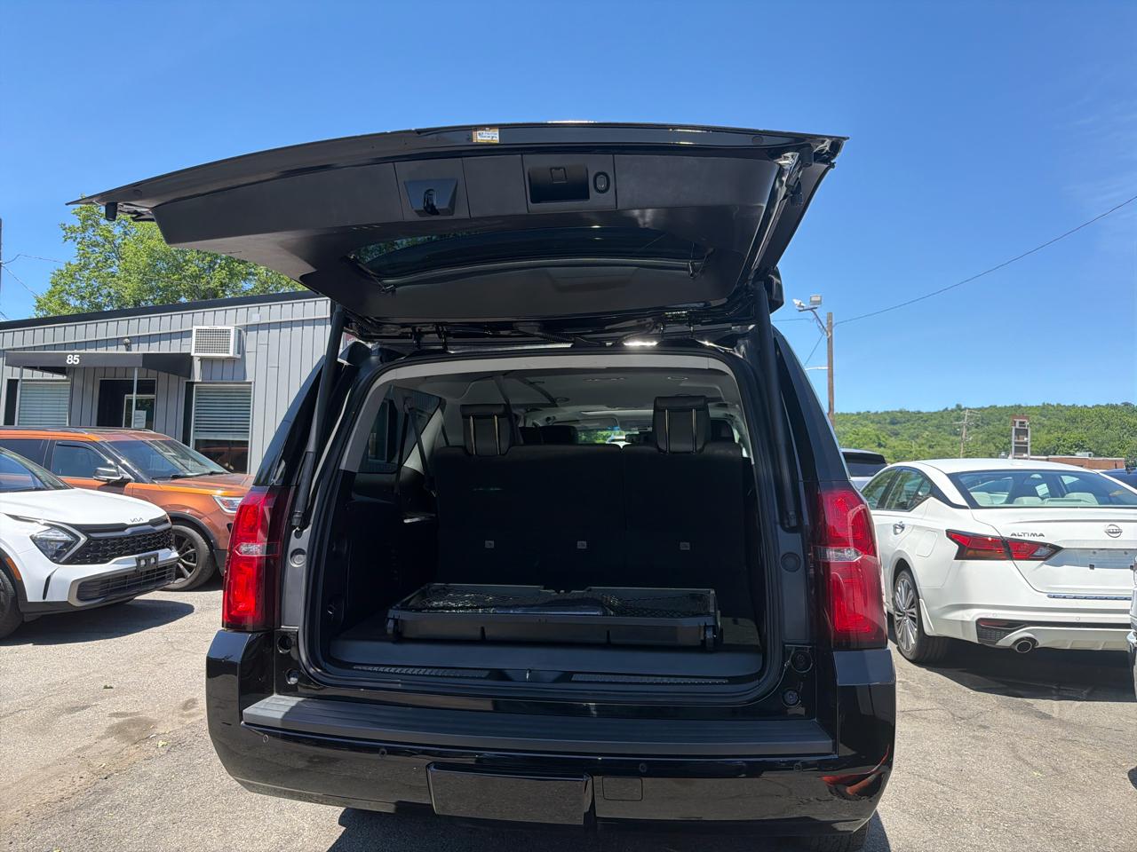 Chevrolet Suburban 4WD 4dr 1500 LT 2018