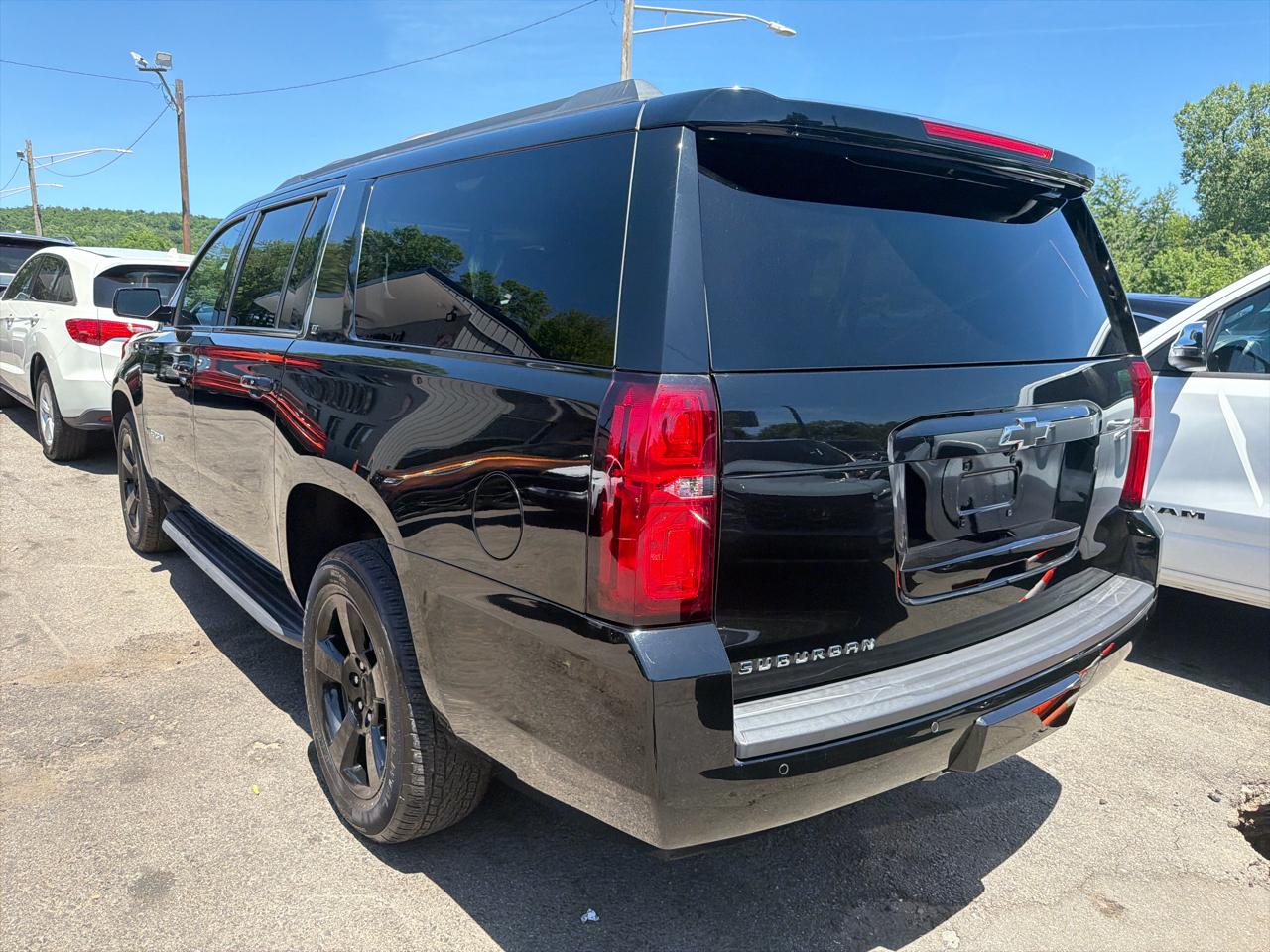 Chevrolet Suburban 4WD 4dr 1500 LT 2018