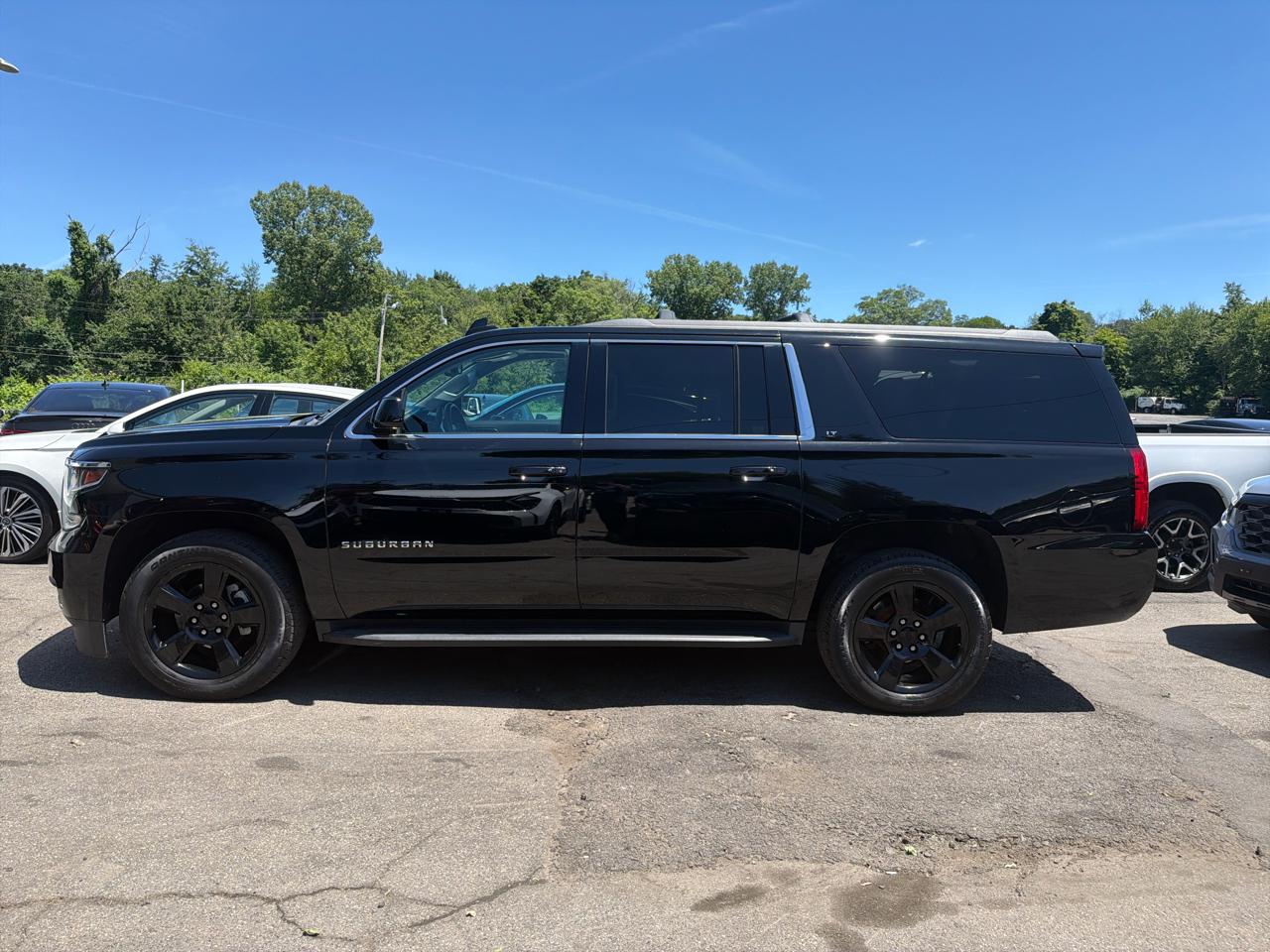 Chevrolet Suburban 4WD 4dr 1500 LT 2018