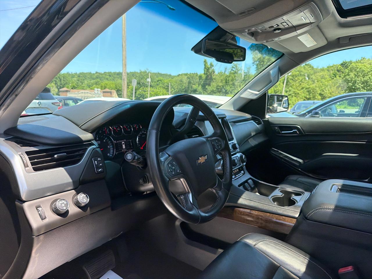 Chevrolet Suburban 4WD 4dr 1500 LT 2018