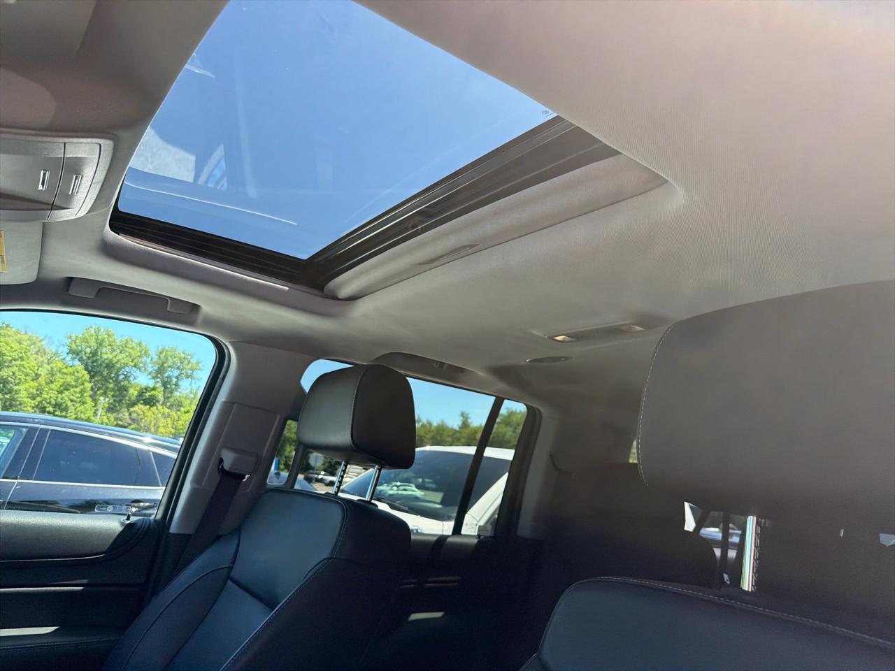 Chevrolet Suburban 4WD 4dr 1500 LT 2018