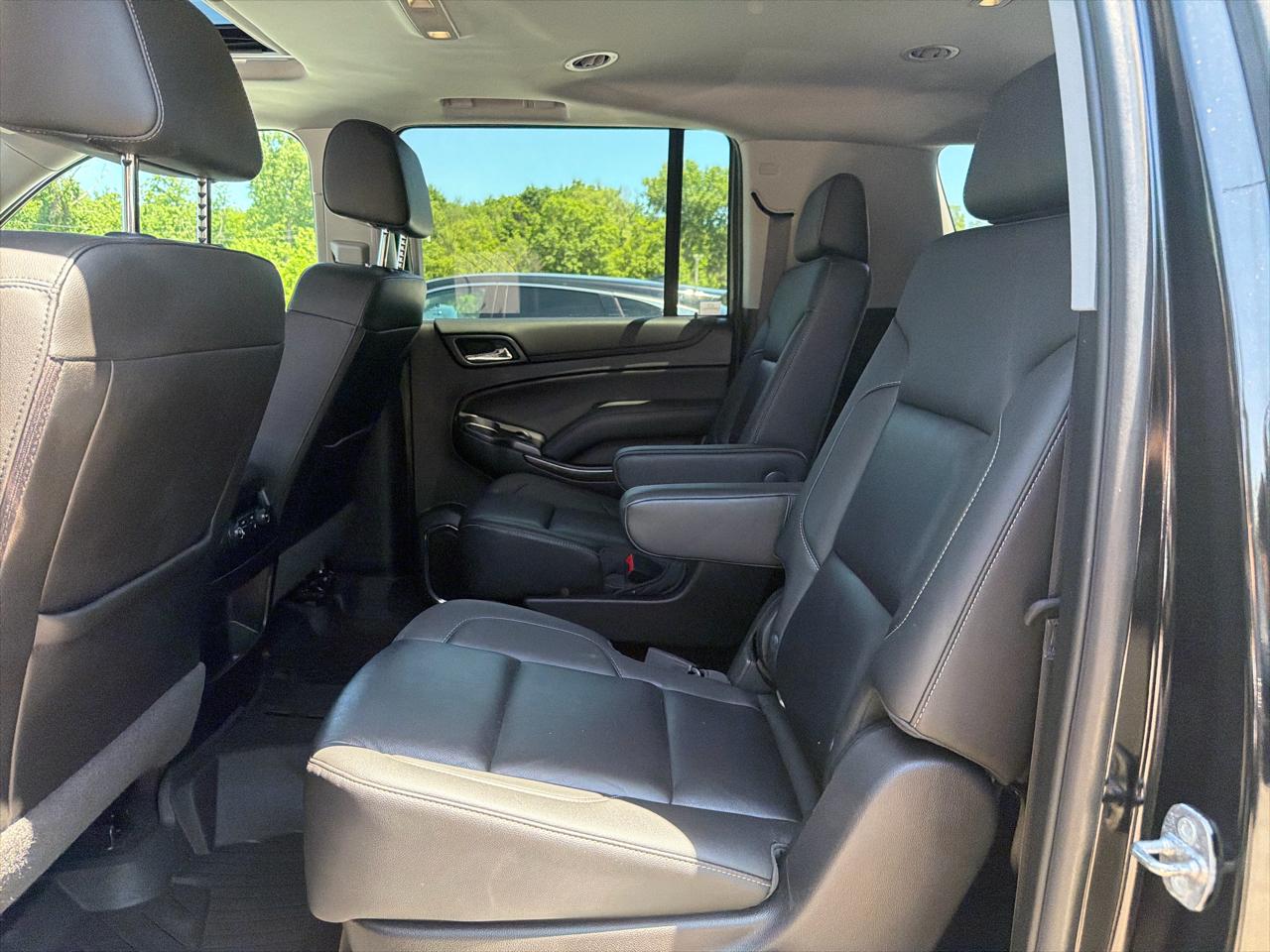 Chevrolet Suburban 4WD 4dr 1500 LT 2018