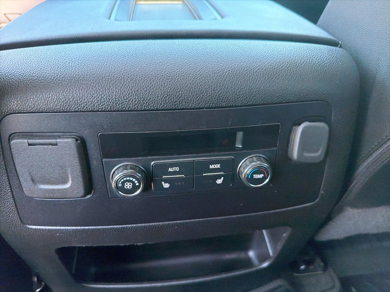 Chevrolet Suburban 4WD 4dr 1500 LT 2018