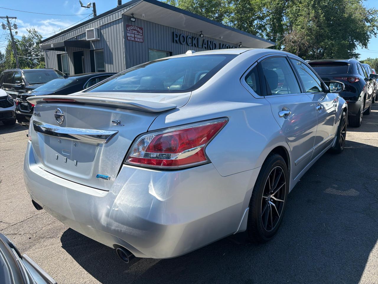 Nissan Altima 4dr Sdn I4 2.5 SL 2013